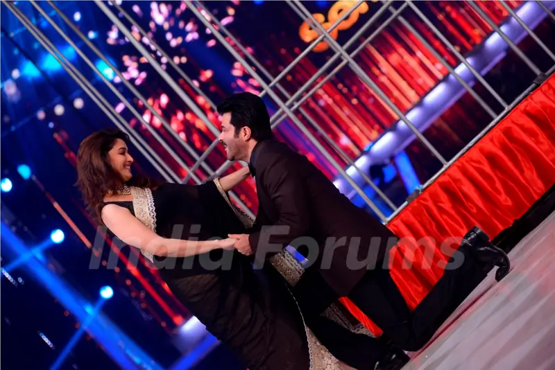 Anil Kapoor performs with Madhuri Dixit on Jhalak Dikhla Jaa