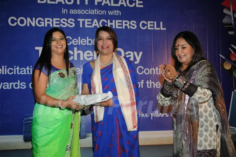 Gurpreet Kaur Chadha, Dr. Vandana Lulla (Podar International School) along with Jaspinder Narula