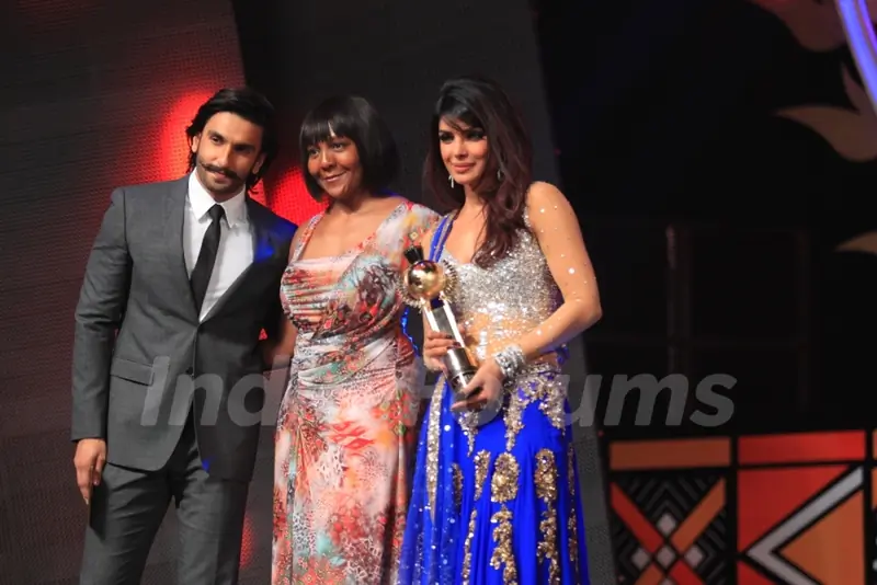Priyanka Chopra receiving Lead Actor Female Film India by Ranveer Singh & Ndeleka Mandela