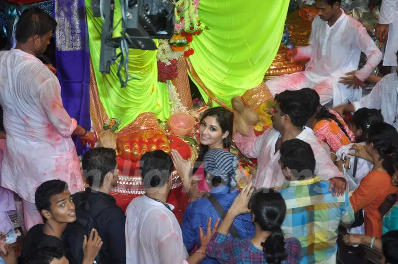 Pooja Chopra seeks blessings from LALBAGHCHA RAJA