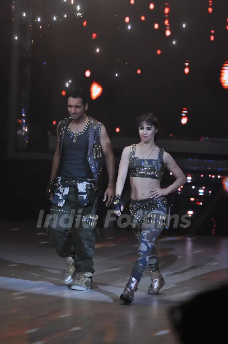 Lauren and Punit perform at Jhalak Dikhhla Jaa Super Finale