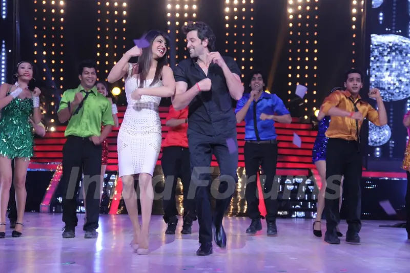 Hrithik and Priyanka perform on Jhalak Dikhhla Jaa Super Finale
