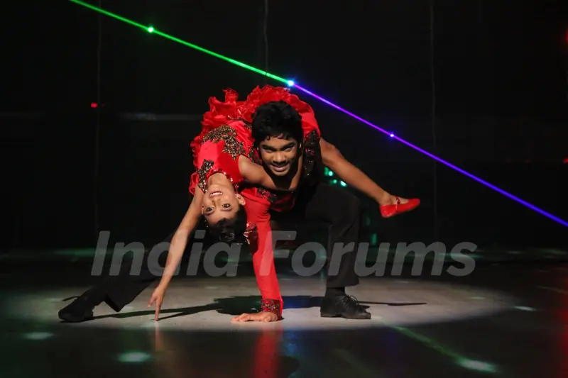 Sonali and Soumant perform on Jhalak Dikhhla Jaa Super Finale