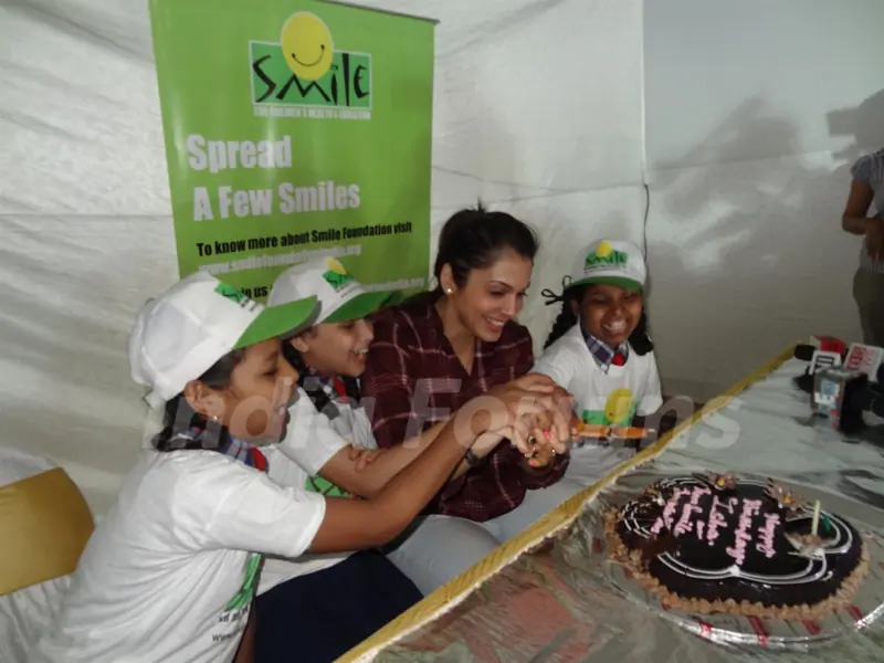 Eesha Koppikar cuts her birthday cake with the  children of Smile Foundation