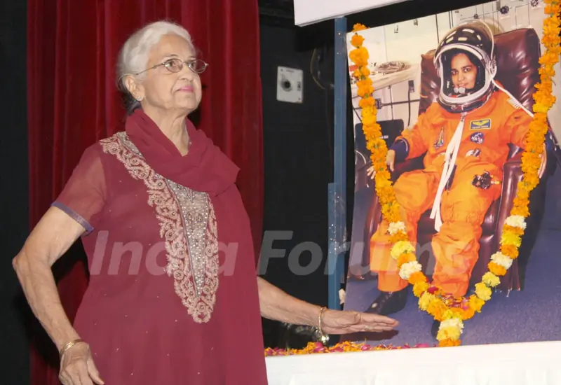 Kamini Kaushal felicitated by the Kalpana Chawala Excellence Award