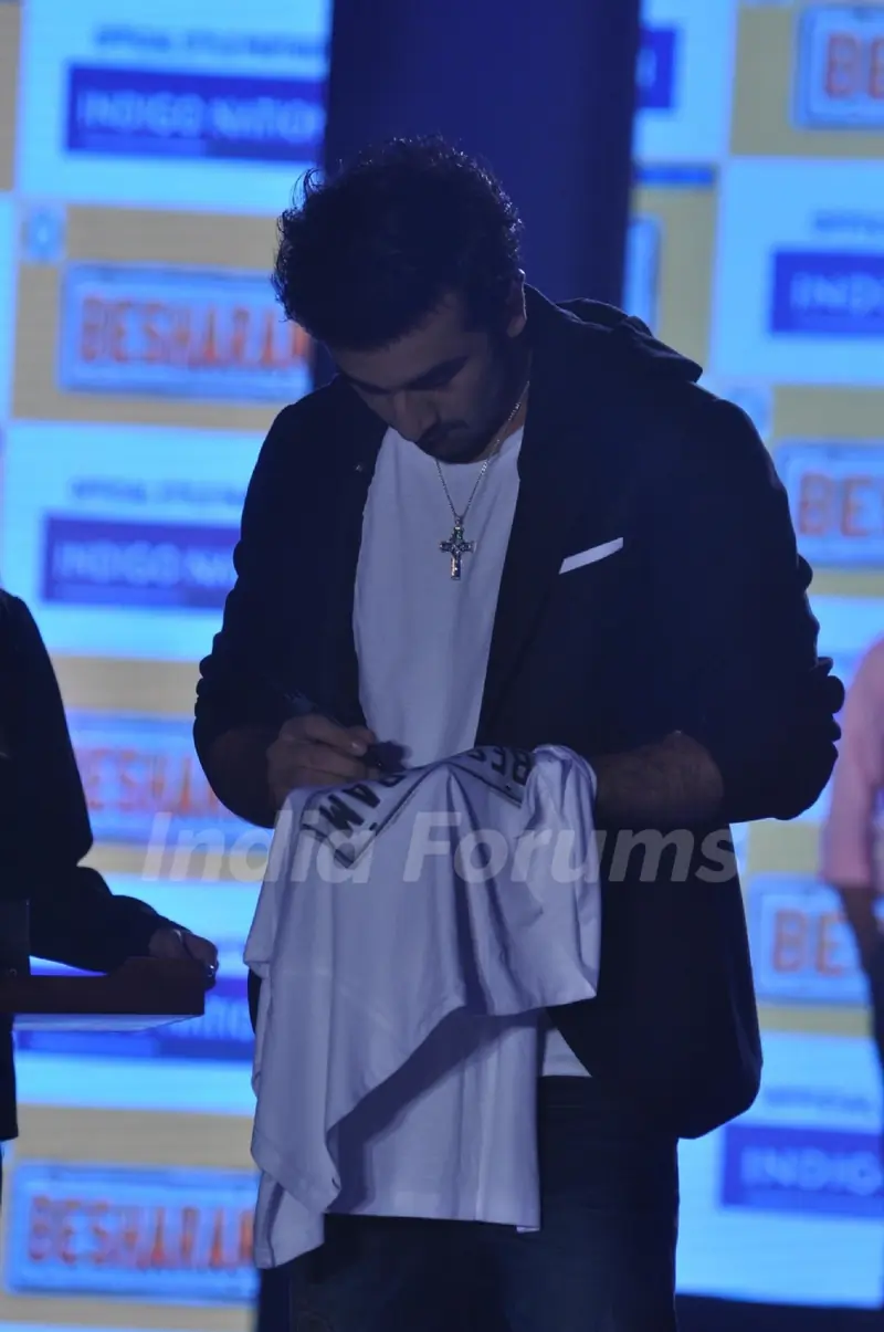 Ranbir Kapoor autographs the T-shirt at the event