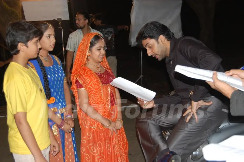 Anandi, Jagdish and Sugna with Abhishek Bachchan in Balika Vadhu