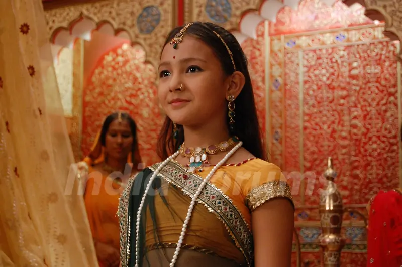 Aashika Bhatia as Meera in the show Meera