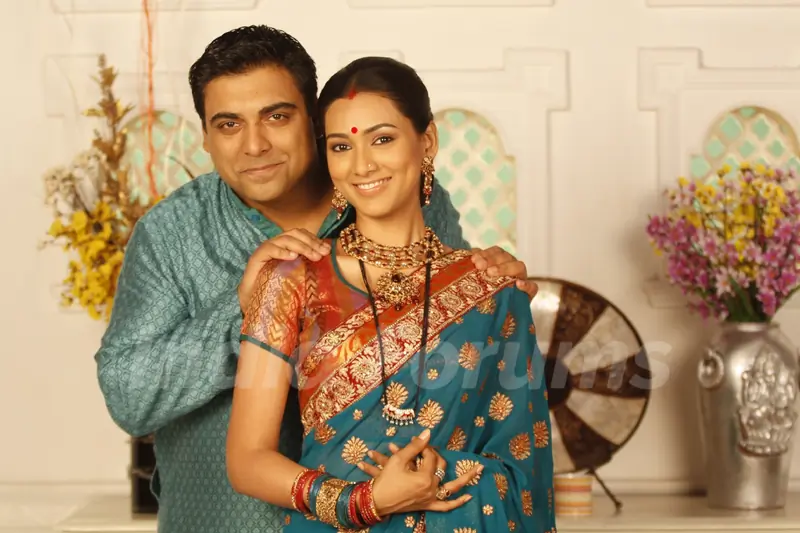 Ram as Keshubhai and Pallavi as Ketki in Basera
