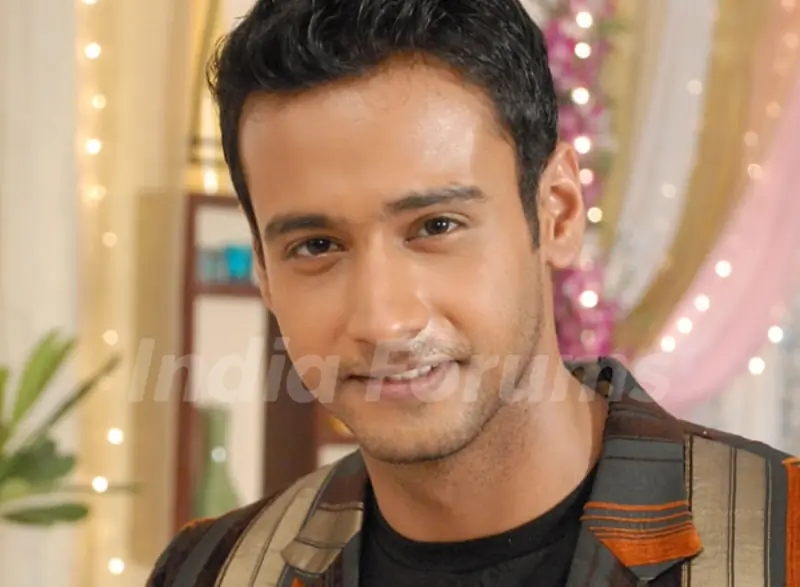 Yash as Ketan in Basera