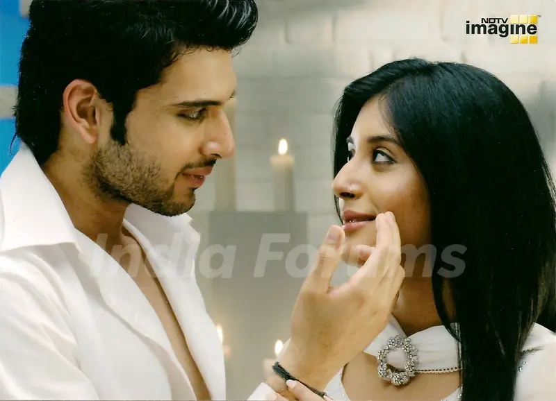 Arjun and Arohi in the show Kitani Mohabbat Hai