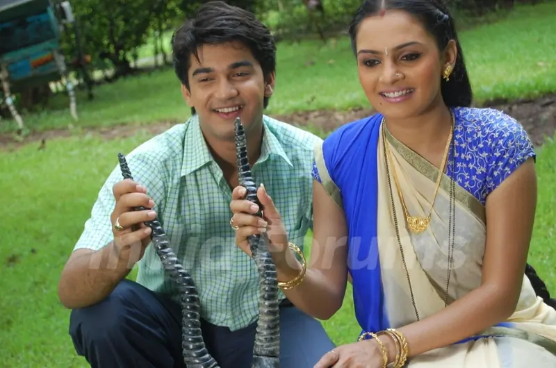 Mohan and Bhakti in the show Hamari Devrani
