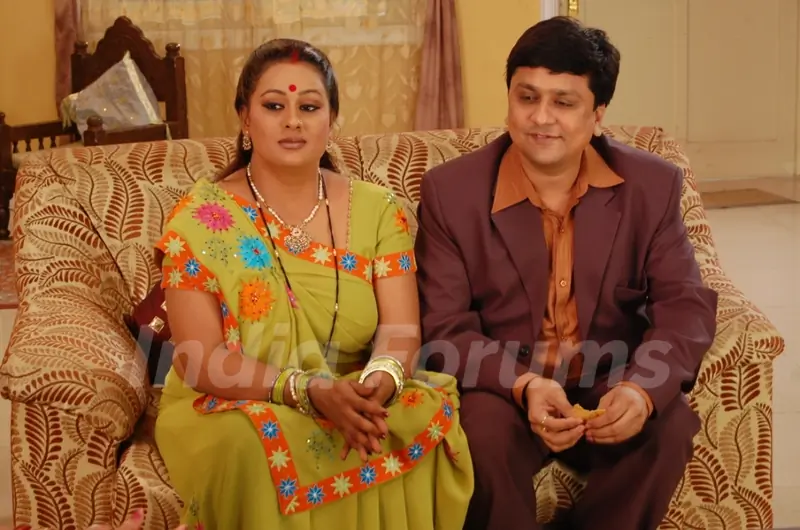 Sannat and Parul in the show Hamari Devrani