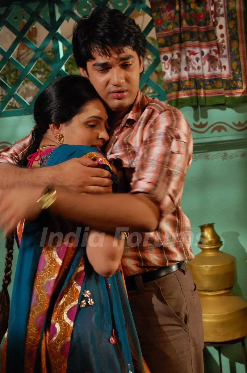 A still of Mohan and Bhakti in Hamari Devrani