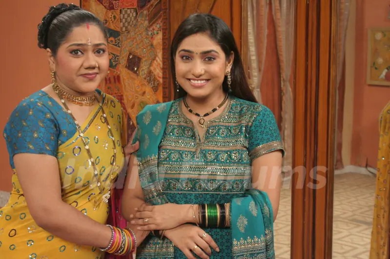 Rajeshwari and Jalpa in Hamari Devrani