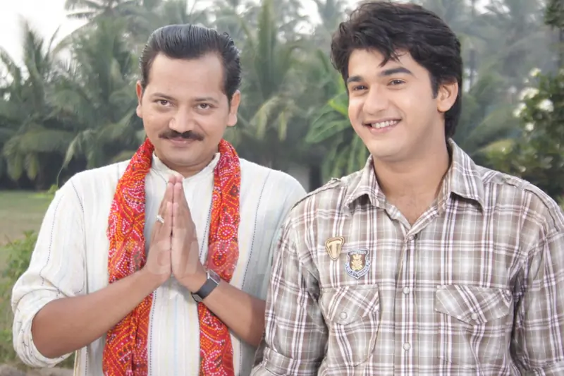 Mukesh and Mohan in Hamari Devrani