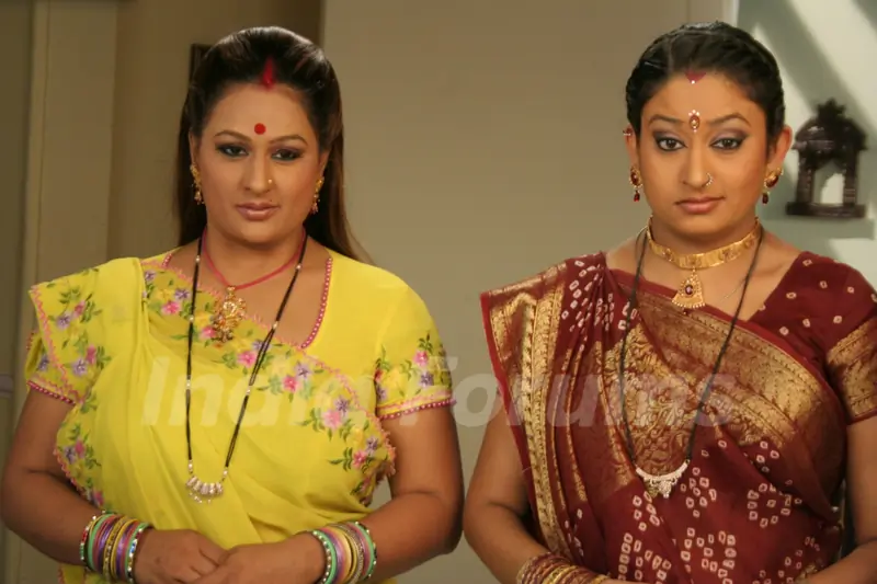 Parul and Alpa in Hamari Devrani