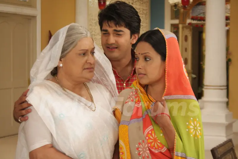 Mohan, Devki and Daksha in Hamari Devrani