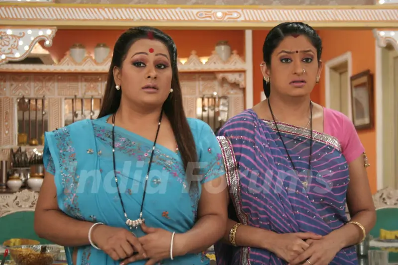 Parul and Alpa looking confused