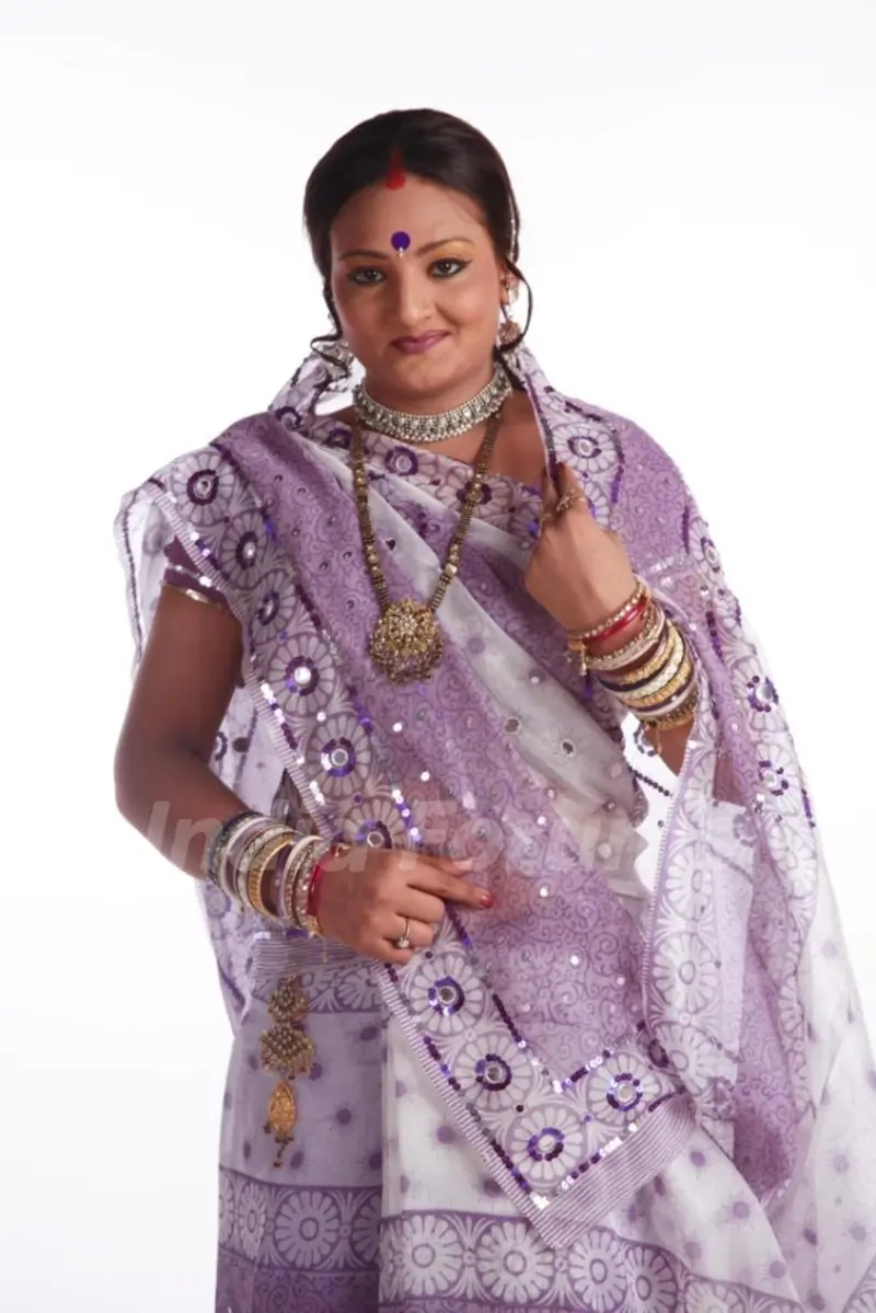A still image of Urvashi Upadhya in Hamari Devrani