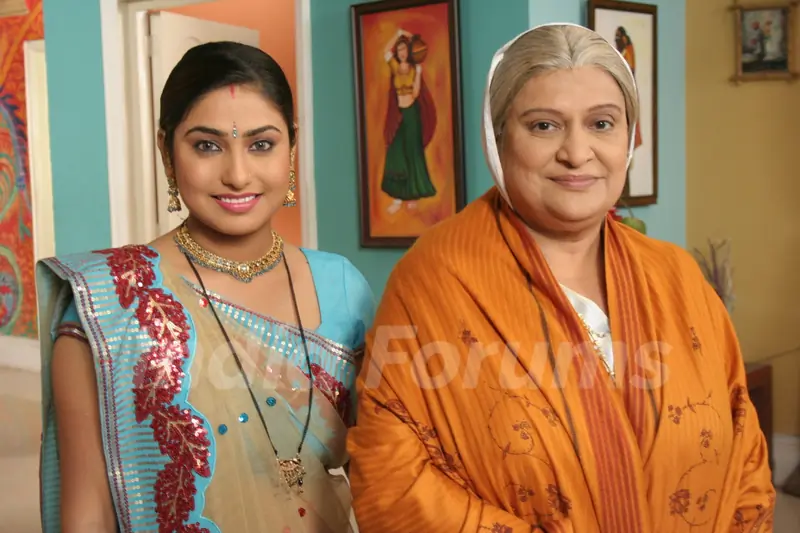 Devki and Rajeshwari in Hamari Devrani