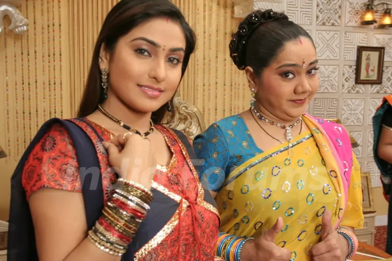 Rajeshwari and Jalpa in Hamari Devrani