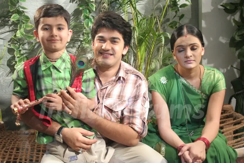 Mohan and Bhakti with Gopal in Hamari Devrani