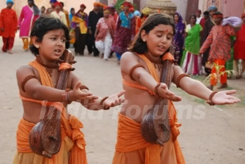 Still of Lav and Khush