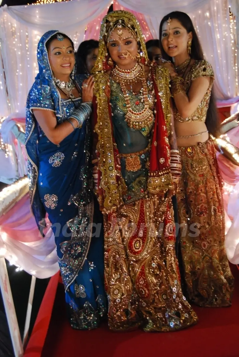 Ragini with Sadhna and Malti