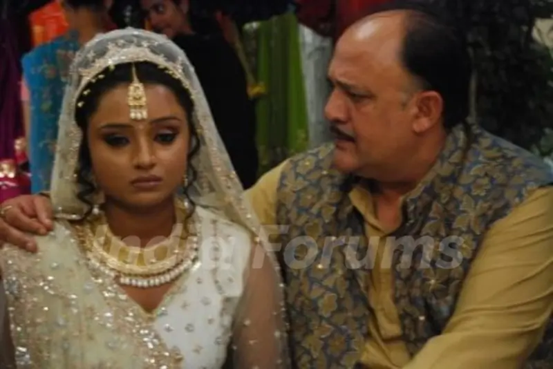 Prakashchand trying to console Ragini