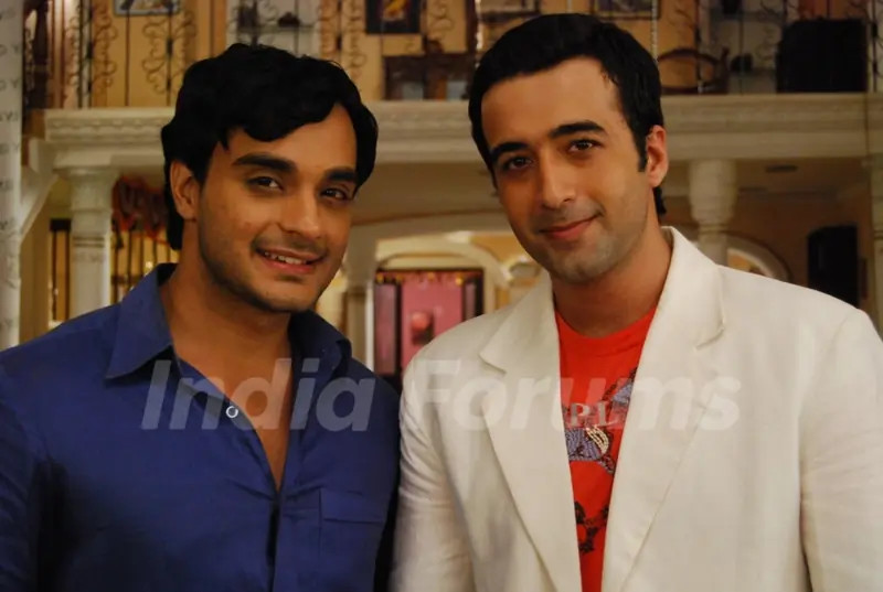 Alekh and Dr.Shlok in the show Sapna Babul Ka.. Bidaai
