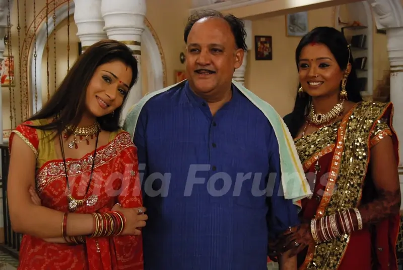Prakashchand Sharma with her daughters