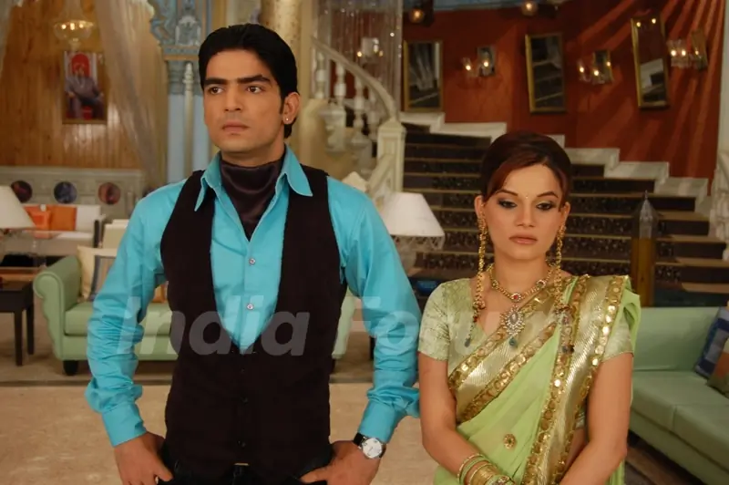 A still image of Kunwar Rudra and Rajkumari Bhoomi