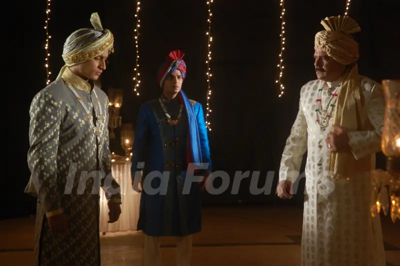 Raja Sahaab talking to Yudhishtir and Rudra