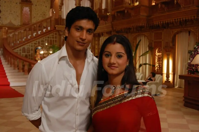 Yudhishtir with Rani in Raja Ki Ayegi Baraat