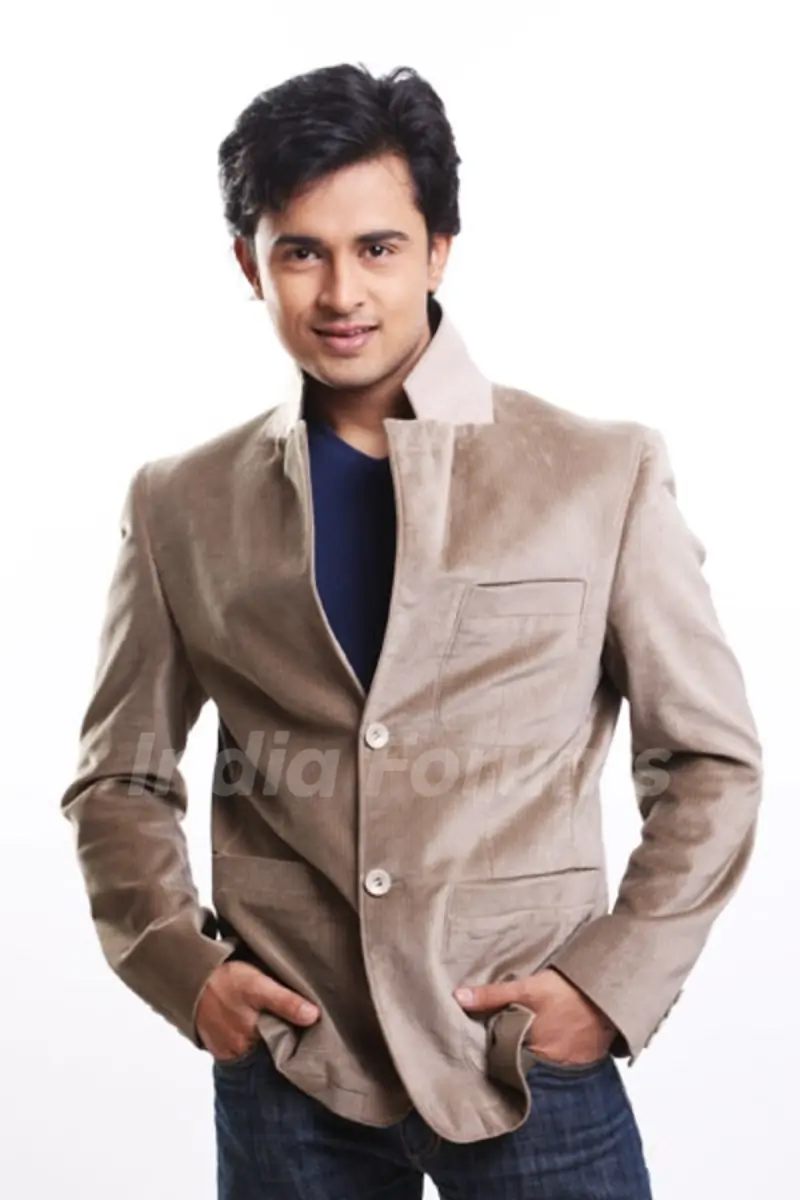 Hari looking smart and gorgeous