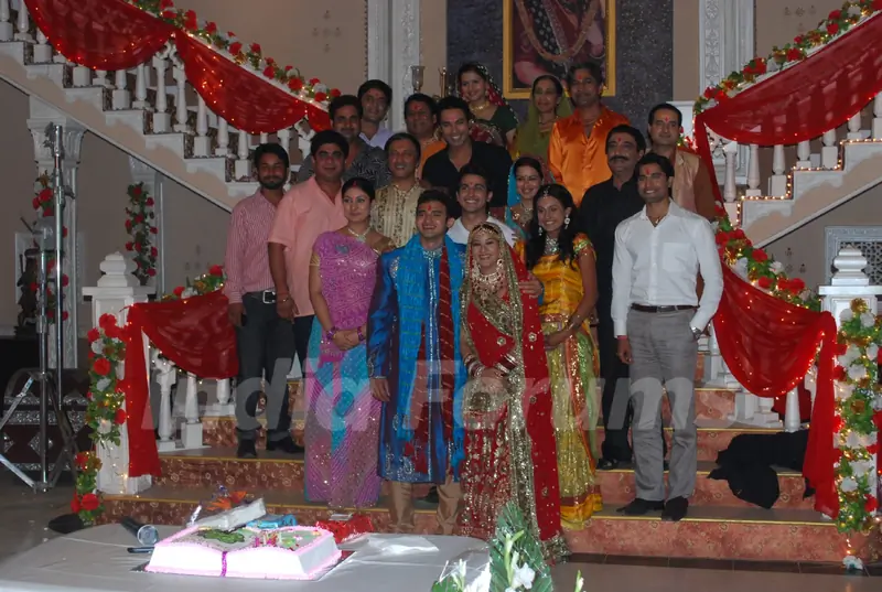 Unit of Swarg pose for shutterbugs