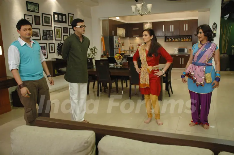 Radhika shouting on Rajdeep and Kapil