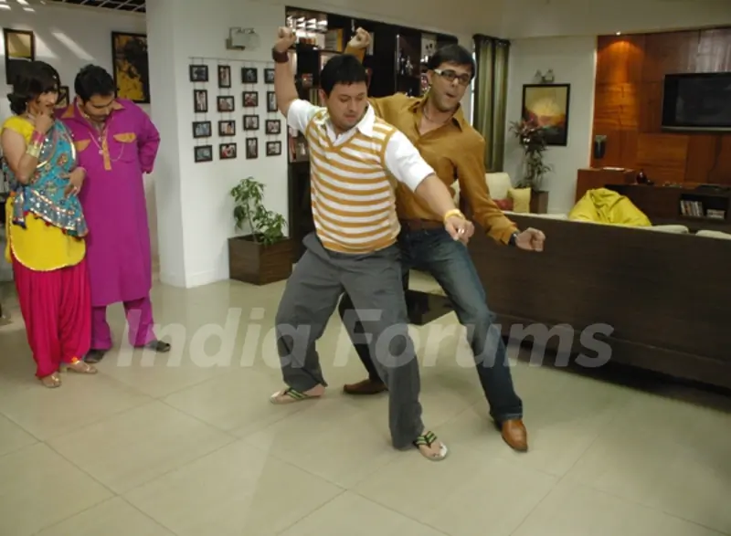 A scene from Ghar Ki Baat Hai