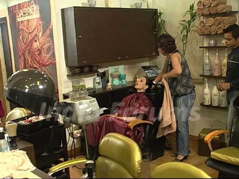 Radhika in Beauty Parlour