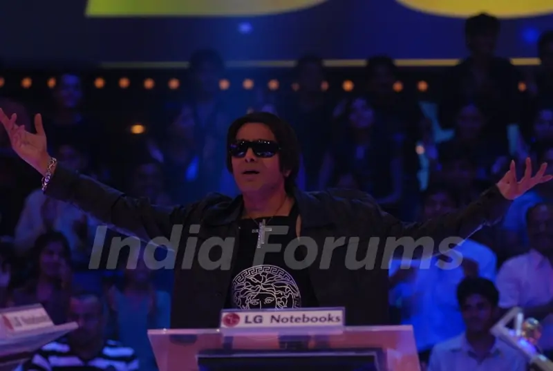 Still from 10 Ka Dum