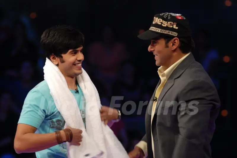 Salman Khan giving towel to a man