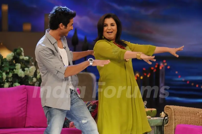 Farah Khan and Shahid Kapoor dancing