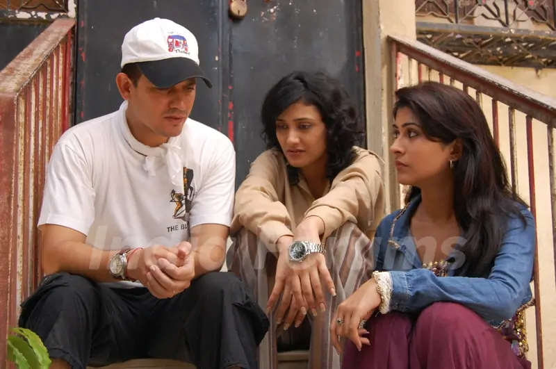 Bharti sitting with her friends