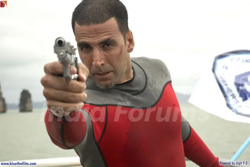 Akshay Kumar firing with his rifle