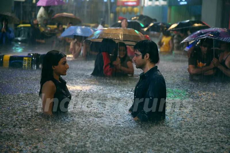 Emraan Hashmi and Soha Ali Khan staring each other