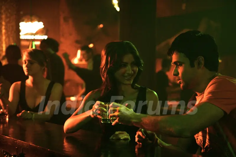 Emraan Hashmi and Soha Ali Khan still image