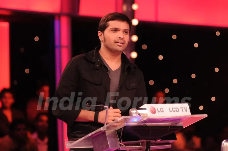 Himesh Reshmmiya playing on 10 Ka Dum