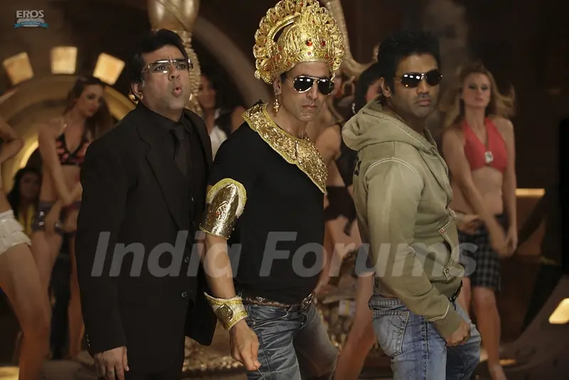 A still of Akshay, Sunil and Paresh Rawal