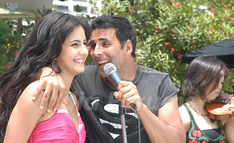 Akshay sing a song for Katrina